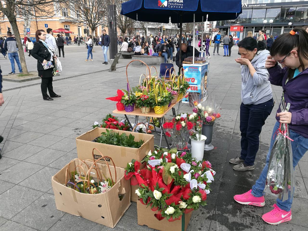  ''Komunalci'' uzbunili prodavce cvijeća na trgu 