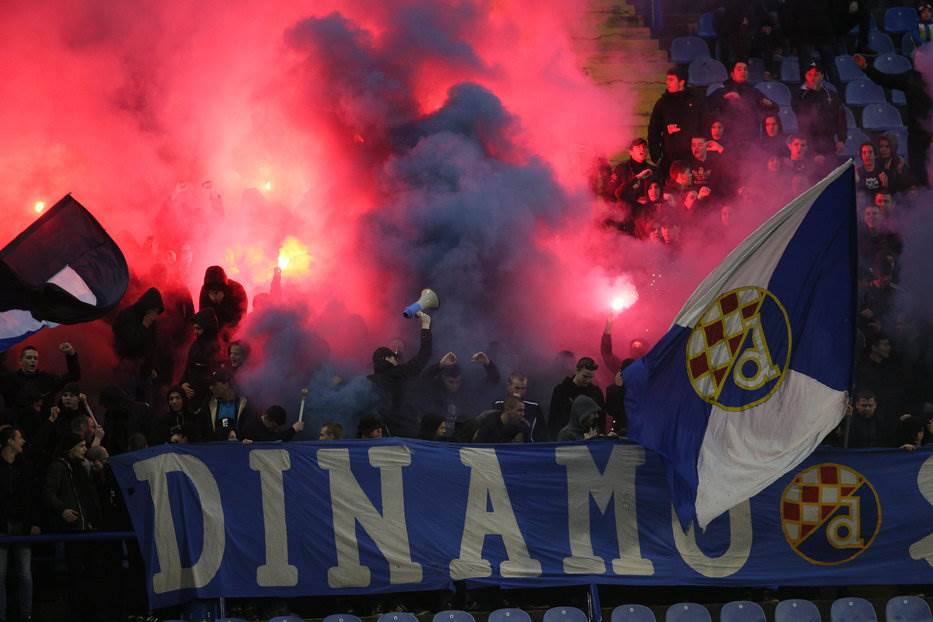  Tuča navijača pred Atalanta - Dinamo Zagreb - Bed Blu Bojs 