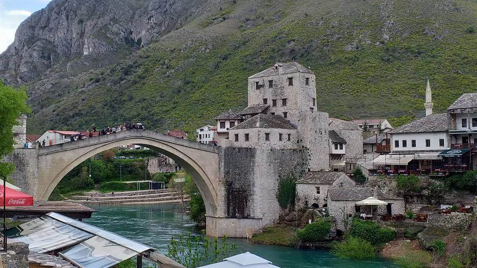  Skokovi sa starog mosta 