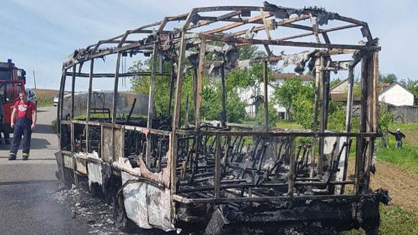  Izgorio autobus kod Prnjavora, nema povrijeđenih 