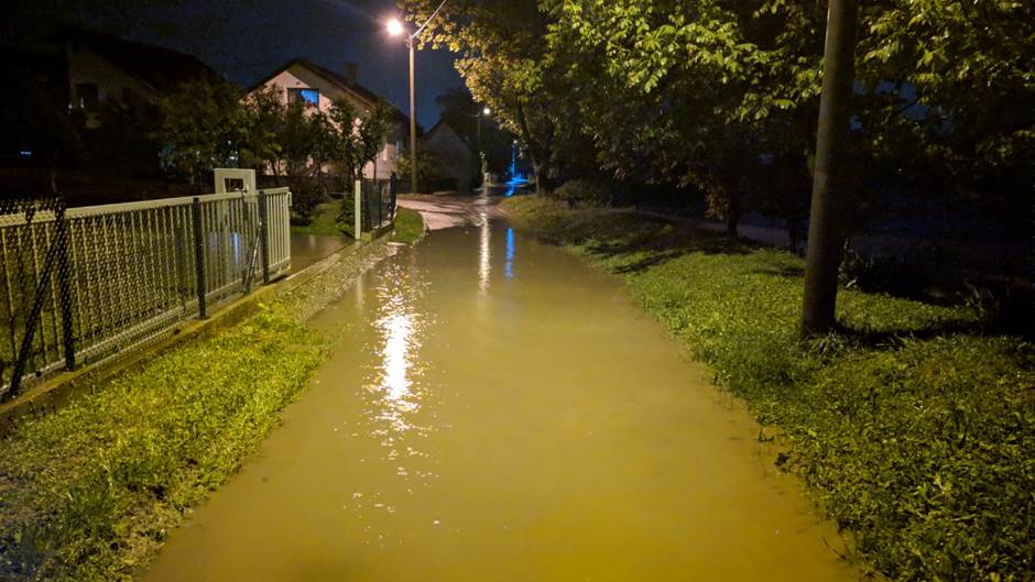  U Dervišima poplavljeno više domaćinstava 