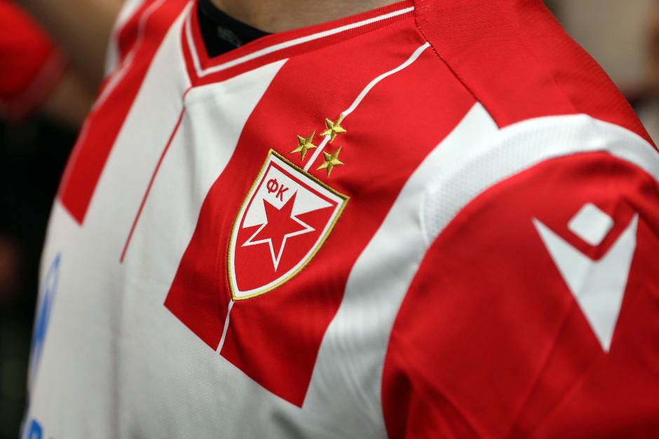  Članovi FK Crvena zvezda biraju izgleda novog grba 