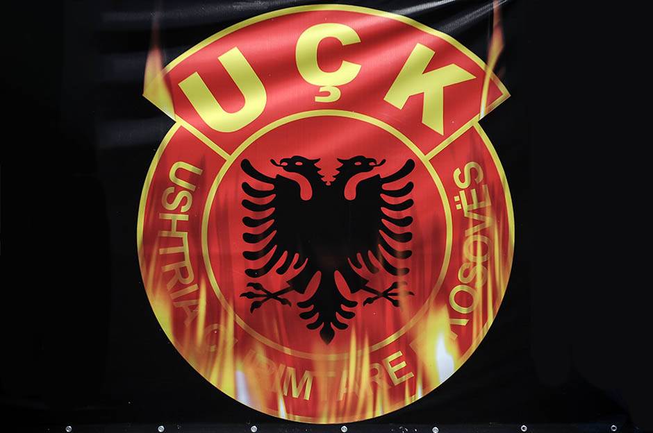  Makedonska ministarka odbrane na slici sa simbolima UČK: To je sad prošlost 