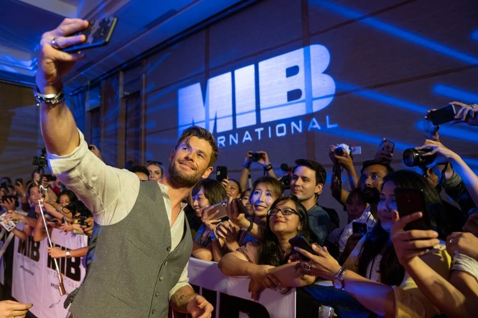  Kako "Ljudi u crnom" vežu kravatu, šta jede Spajdermen? 