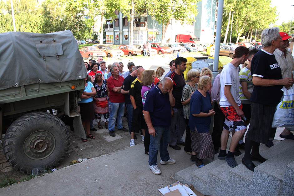  U kasarni u Obrenovcu 371 osoba 