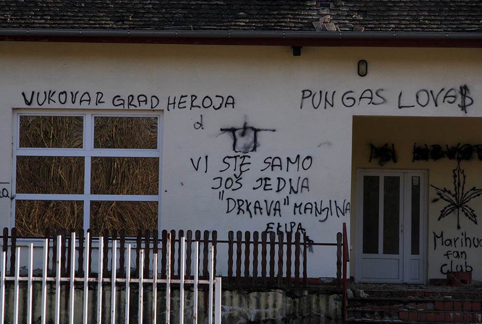  Ustaše ne mare za koronu: Oskrnavljen spomenik uz poruke "Ubij Srbina" 