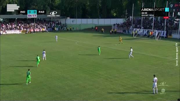  Grobari-utrcali-u-teren-na-utakmici-Indjija-Partizan 