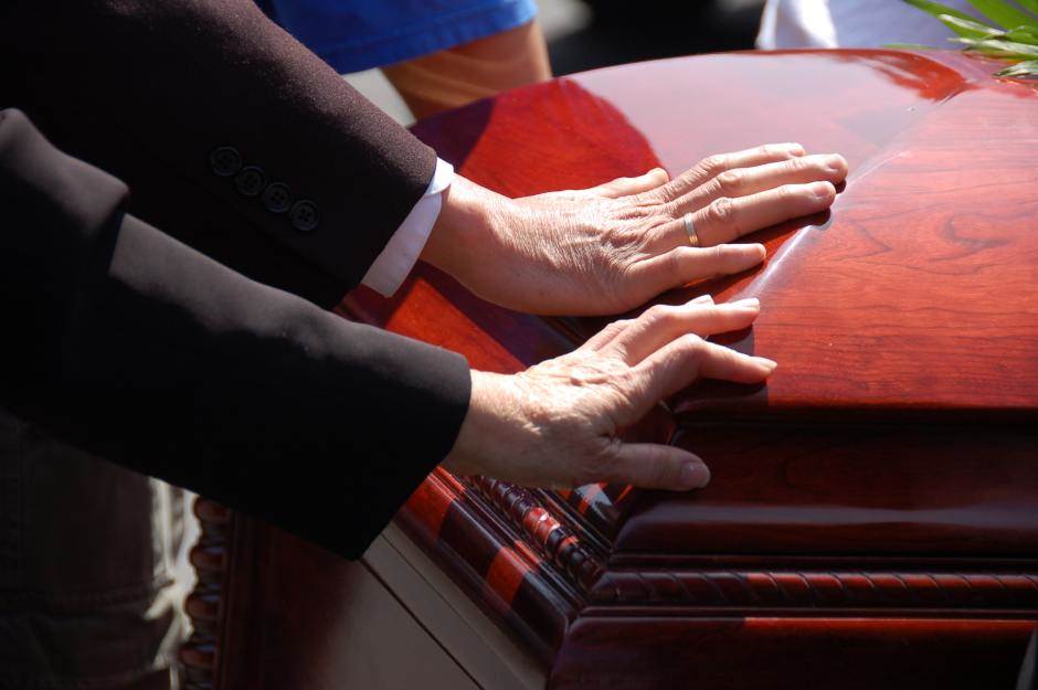 Kikinda - Hitna pomoć proglasila ženu mrtvom, ona se probudila pred pogrebnicima 