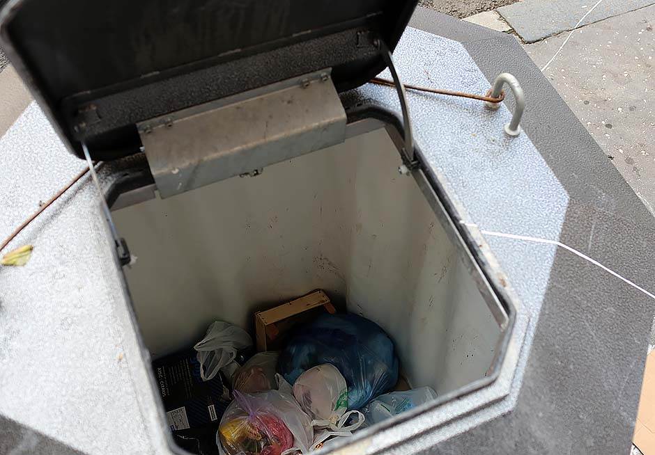  Uhapšena žena koja je bacila bebu u kontejner u Žarkovu 