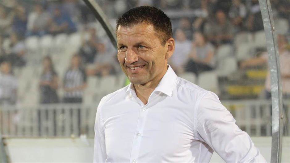  AEK traži novog trenera, Ilija Ivić zvao Srbina 