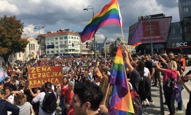  Pochelo okupljanje učesnika gej parade FOTO, VIDEO 
