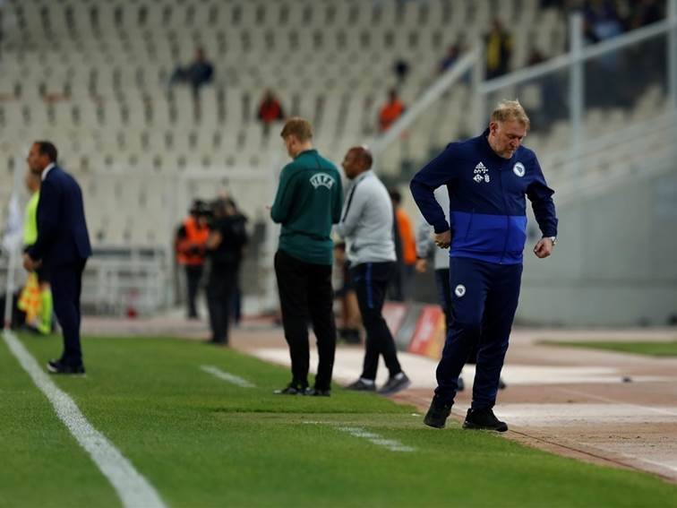  Robert-Prosinecki-nakon-Grcka-BiH-2-1-Pricacu-sa-predsjednikom-Dinom-Begicem 