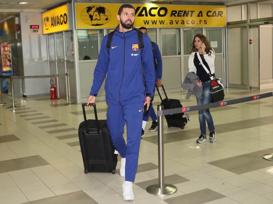  Nikola-Mirotic-dobio-ikonu-od-humanitarne-organizacije-Srbi-za-Srbe 