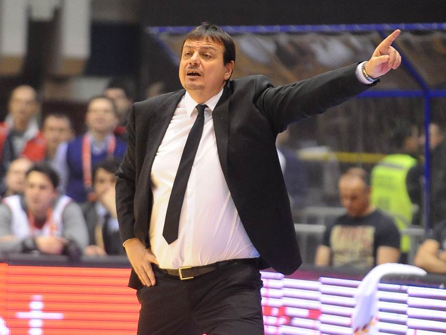  Efes-pobijedio-Crvenu-zvezdu-Ergin-Ataman-govorio-o-Beronu-i-Davidovc 