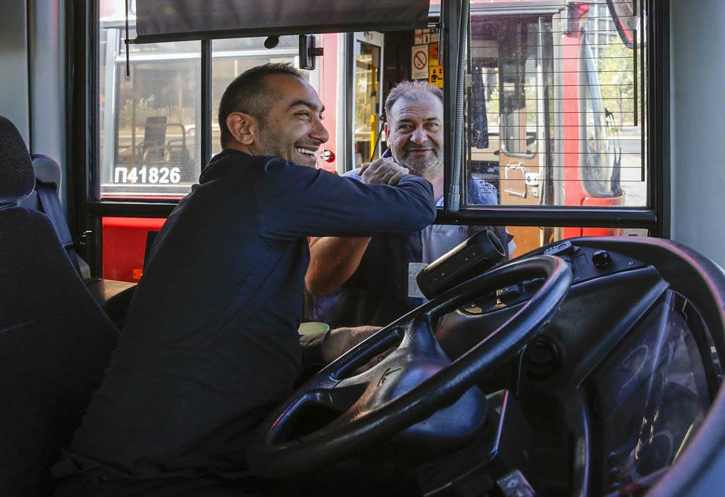 ljuba vozač autobusa autobus