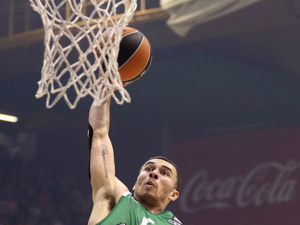  Ništa od osvete! Efes ispustio pobedu protiv CSKA na svom terenu 