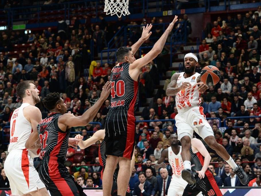  Armani-Crvena-zvezda-67-77-heroj-utakmice-Lorenco-Braun-najbolji-potez 