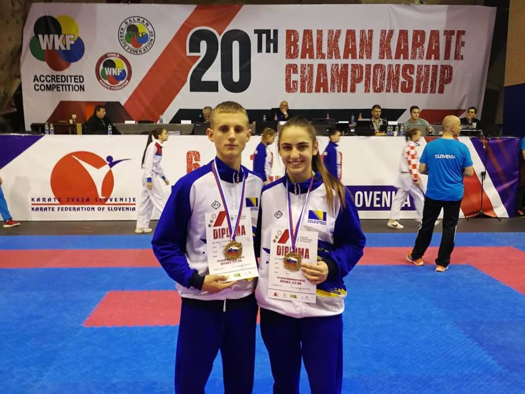  Nikolina Čučak i Mihajlo Stanić, šampioni Balkana u karateu 