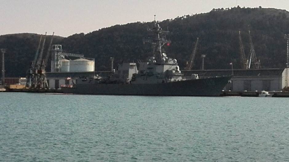  Tenzije u Crnom moru: Rusi poslali raketini brod na američki razarač 