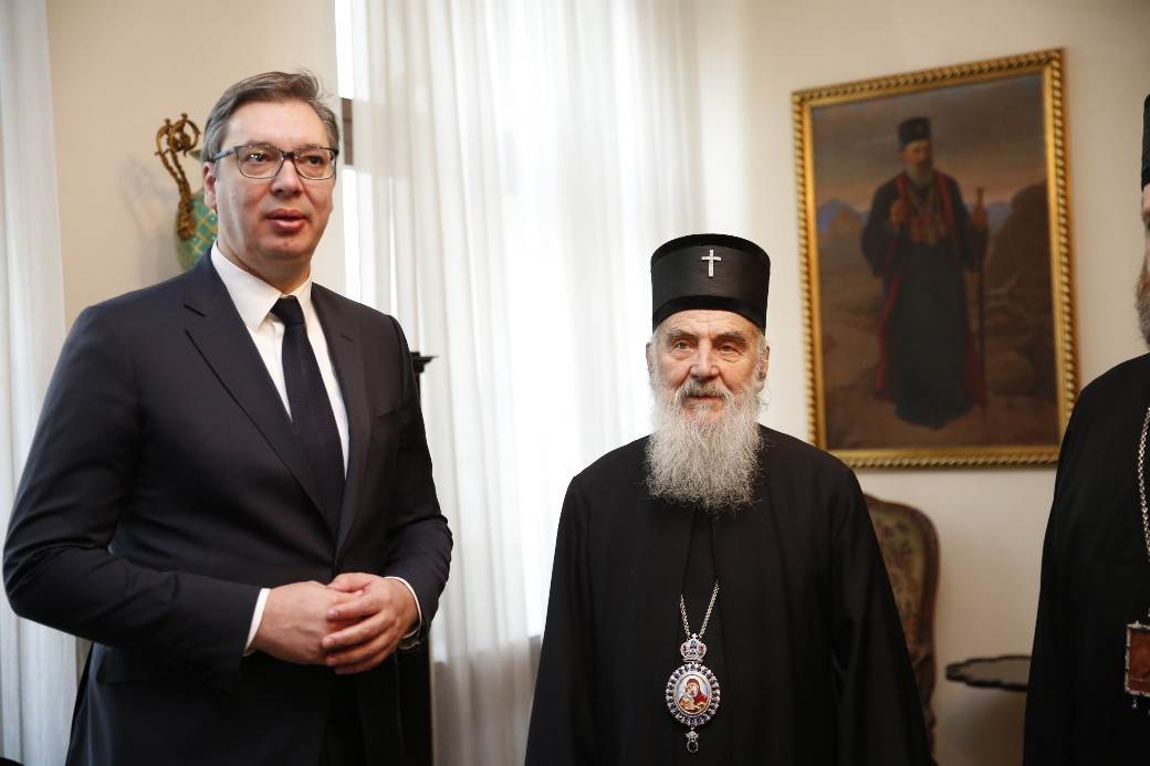  Završen sastanak u Patrijaršiji: Očekuje se obraćanje Vučića tokom dana 