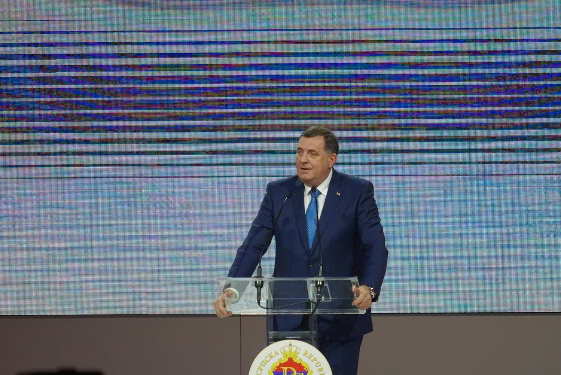  Dodik: Savjet ministara ima 24 sata da riješi problem sa karantinima u FBiH 