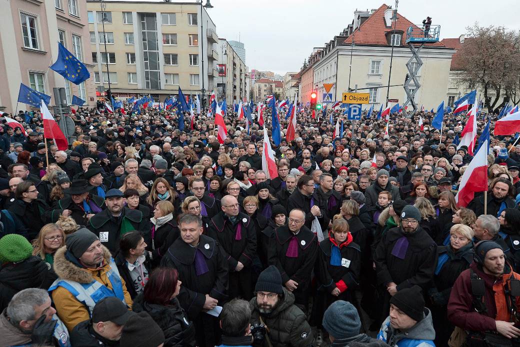  Hiljade Poljaka na ulicama u odbrani sudija 