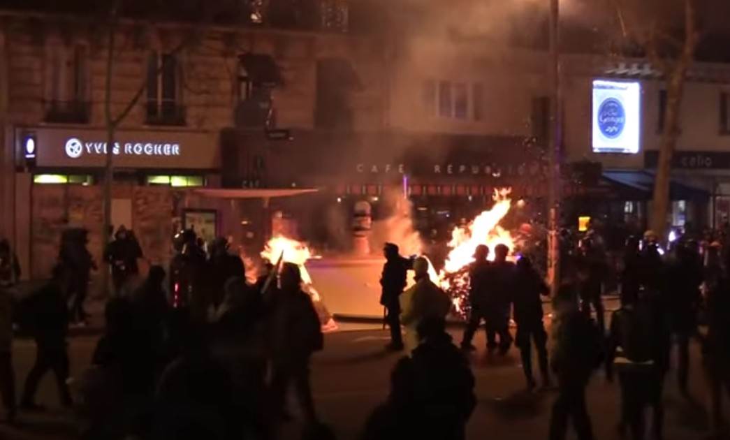  Sukobi policije i demonstranata u Parizu 
