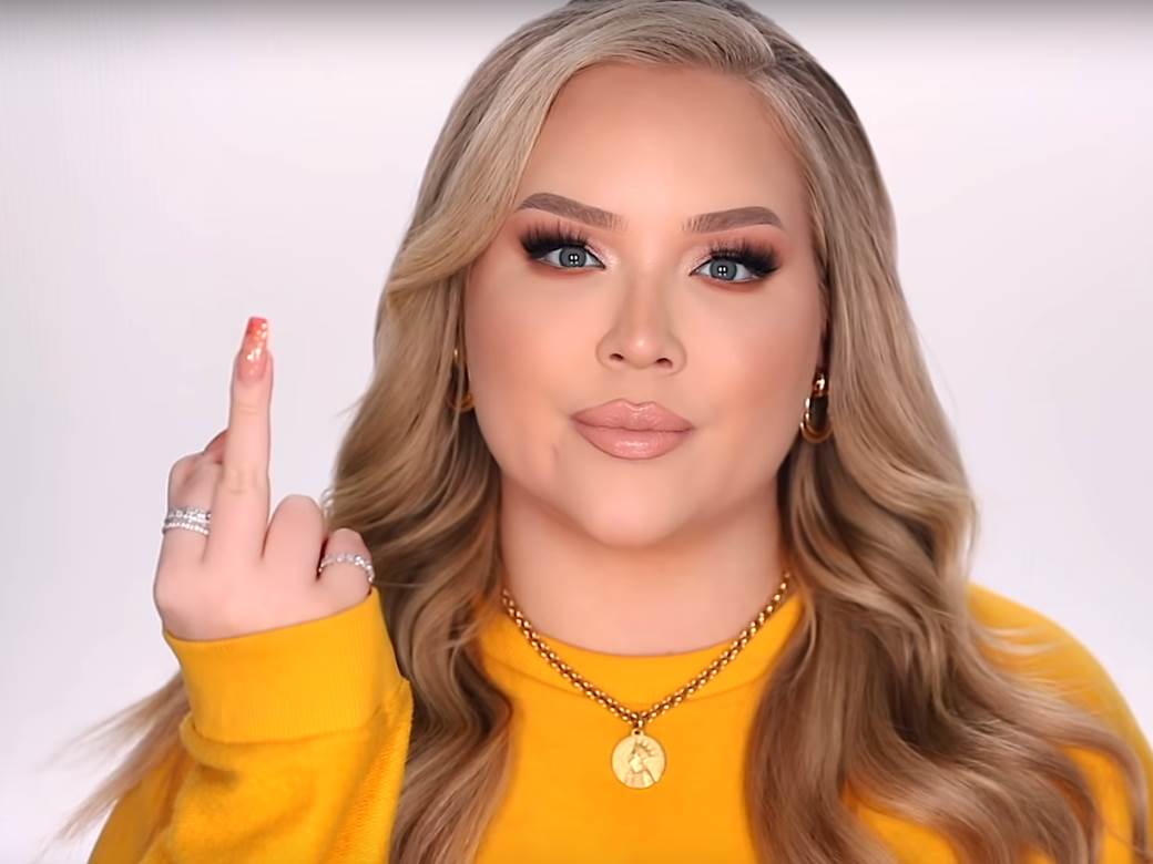  YouTube zvezda zapanjila javnost: Promenila sam pol, evo vam srednji prst! 