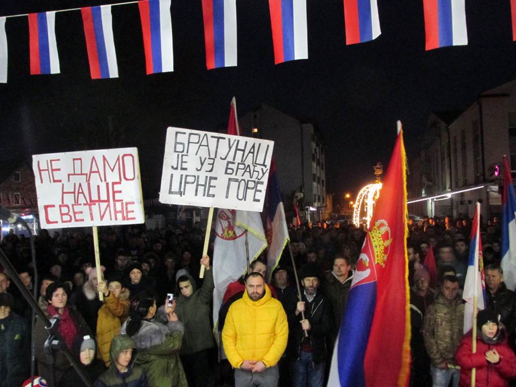  Podrška braći u Crnoj Gori: Više od 2.000 Bratunčana na protestnom zboru 