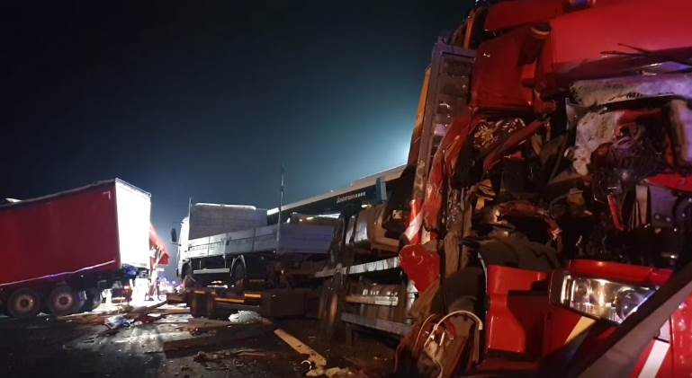  Vozač kamiona iz BiH izazvao udes kod Ljubljane, evakuisani putnici iz autobusa 