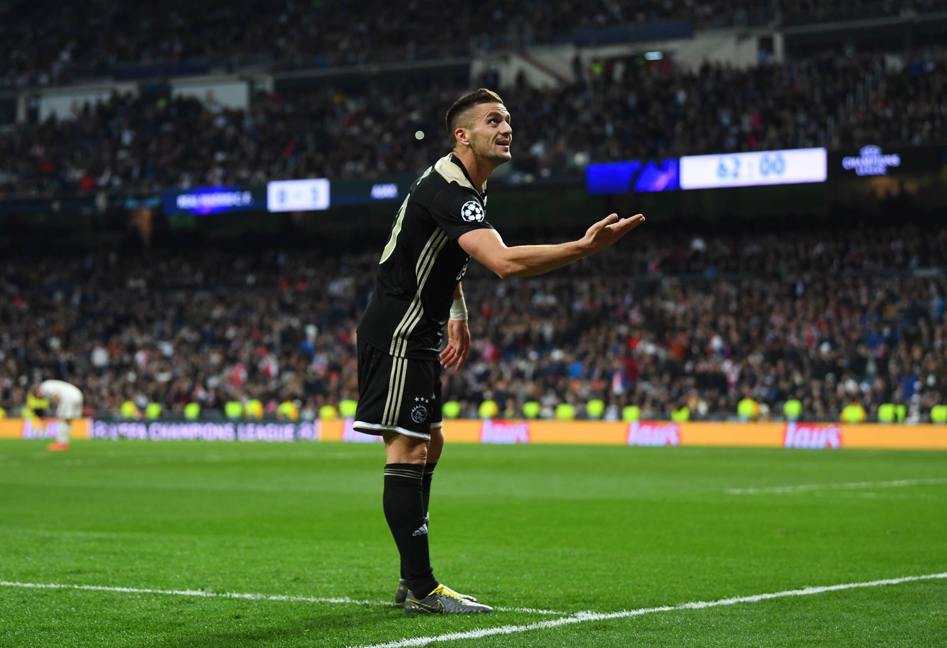  Pa ko će sad da skandira Dušanu Tadiću? 