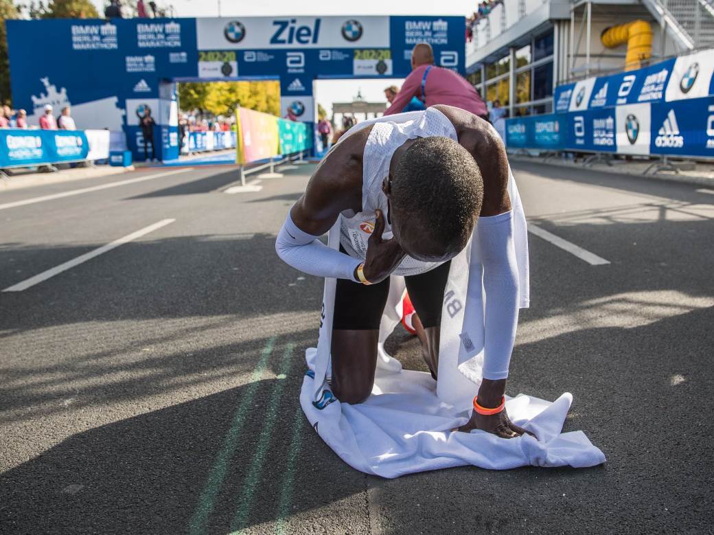  Olimpijski-sampion-maraton-Tokio-Eliud-Kipcoge 