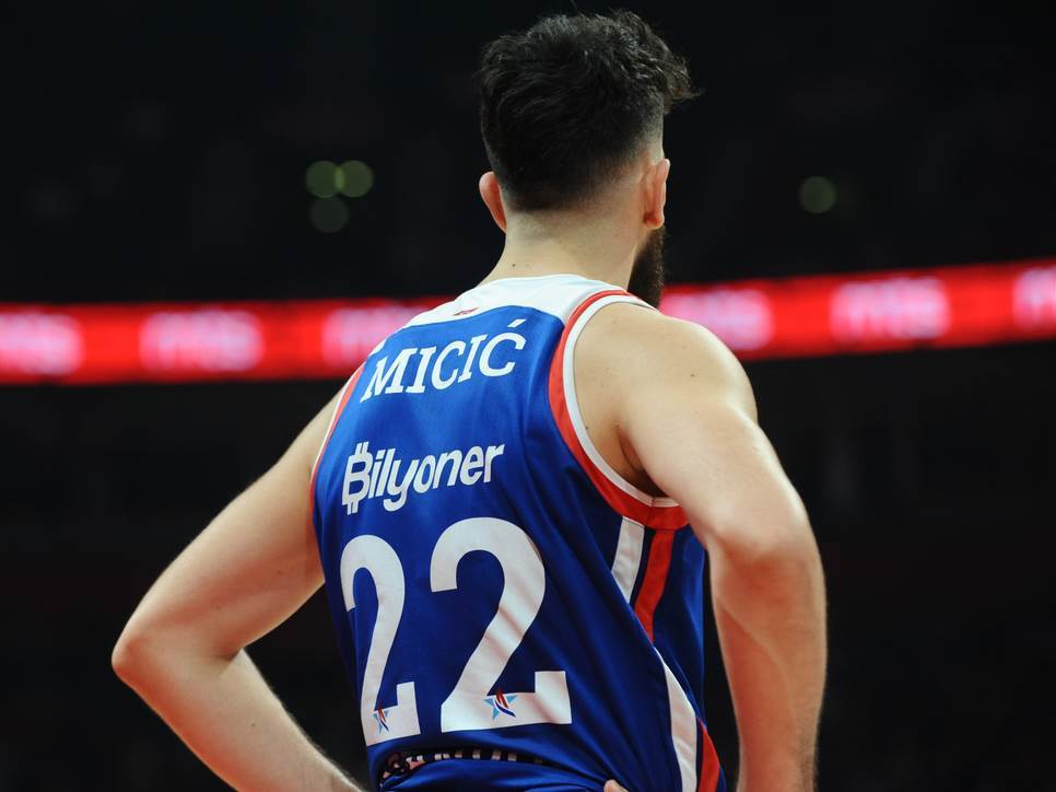 Vasilije Micić ostaje u Efesu 