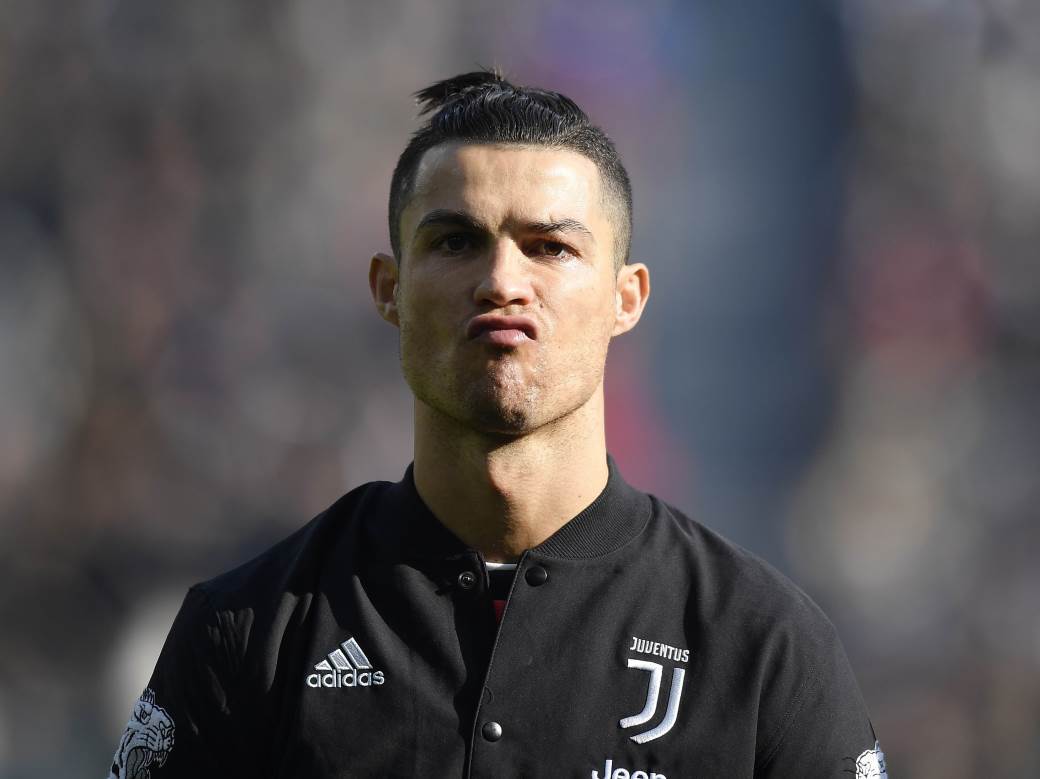  Kristijano Ronaldo pozdravlja  navijače Juventus - Inter 