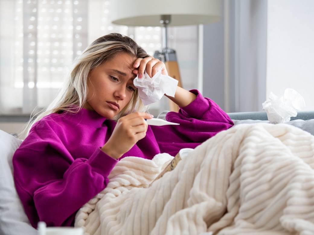  Zapušen nos, povišena temperatura, bolovi: Najčešći simptomi prehlade i kako da se izborite s njima 