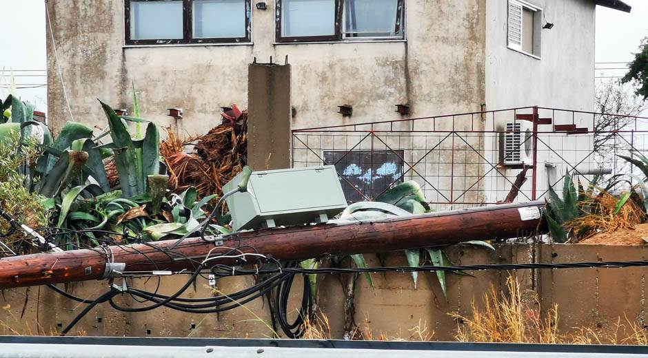  Letjeli krovovi: Olujno nevrijeme  zahvatilo jug Srbije 