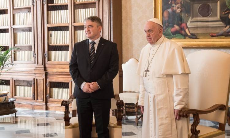  Komšić kod pape: Vatikan se brine što mladi napuštaju BiH 