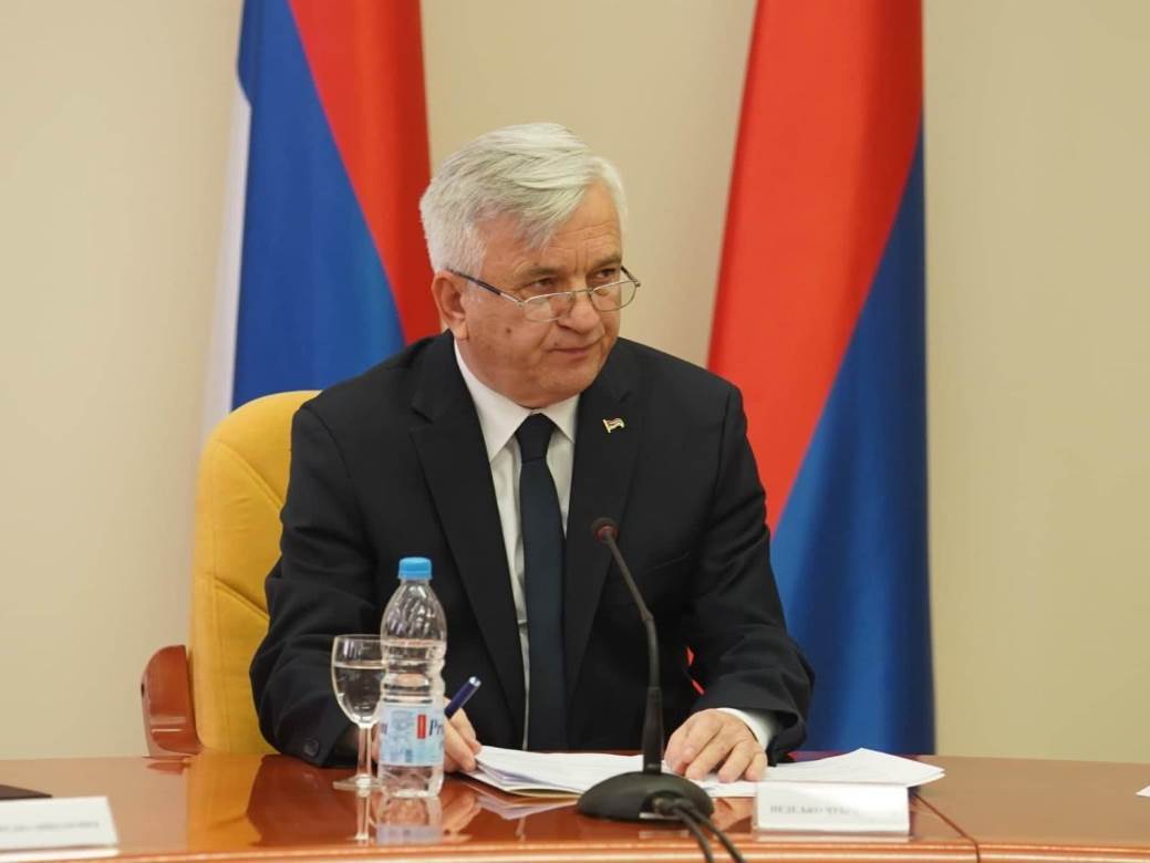  Čubrilović pozvao predsjednike stranaka iz RS na sastanak 