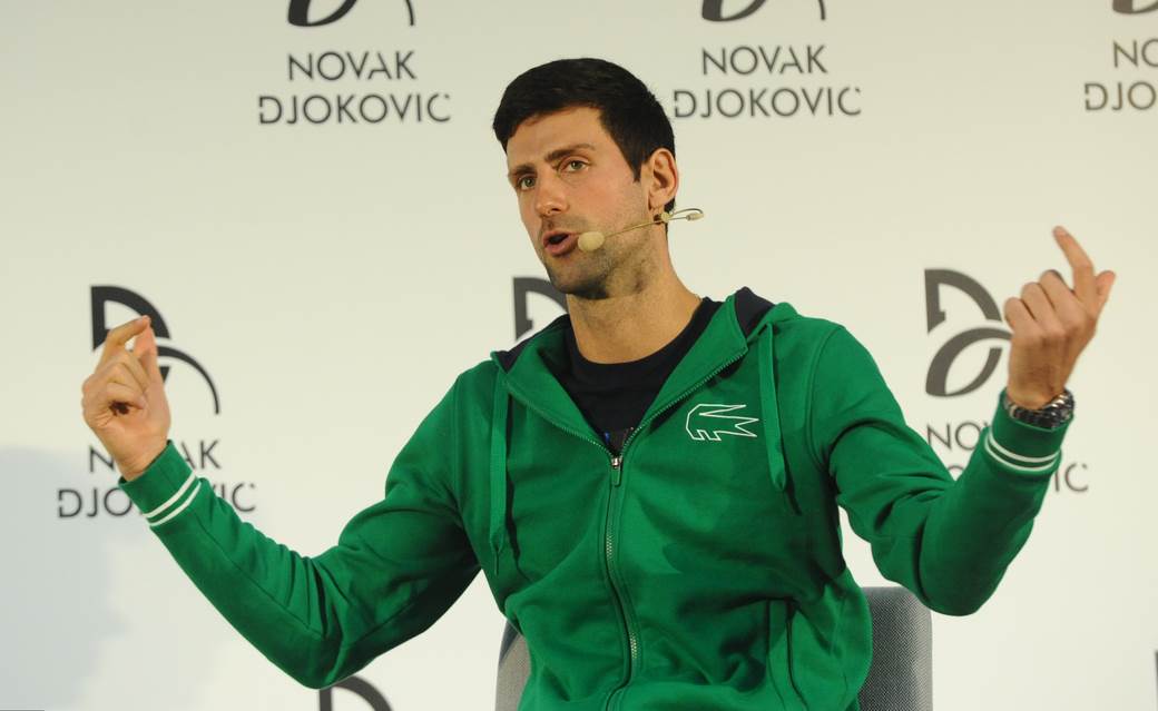  Novak-Djokovic-video-sam-ljude-koji-molitvom-zagadjenu-vodu-pretvaraju-u-lekovitu-Djokovic-instagram 