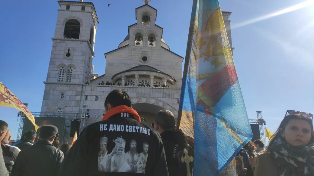  Molebani i protesti u Crnoj Gori, u ponoć ističe pritvor episkopu Joanikiju 