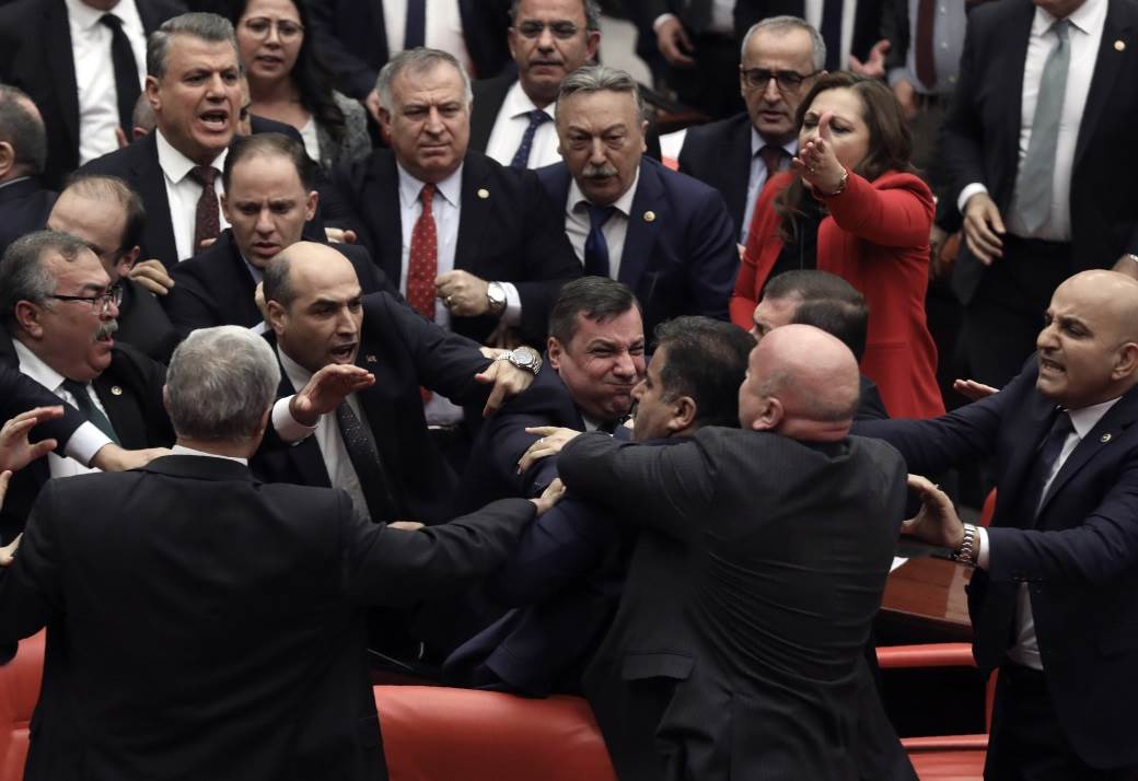  Tuča u parlamentu Turske 