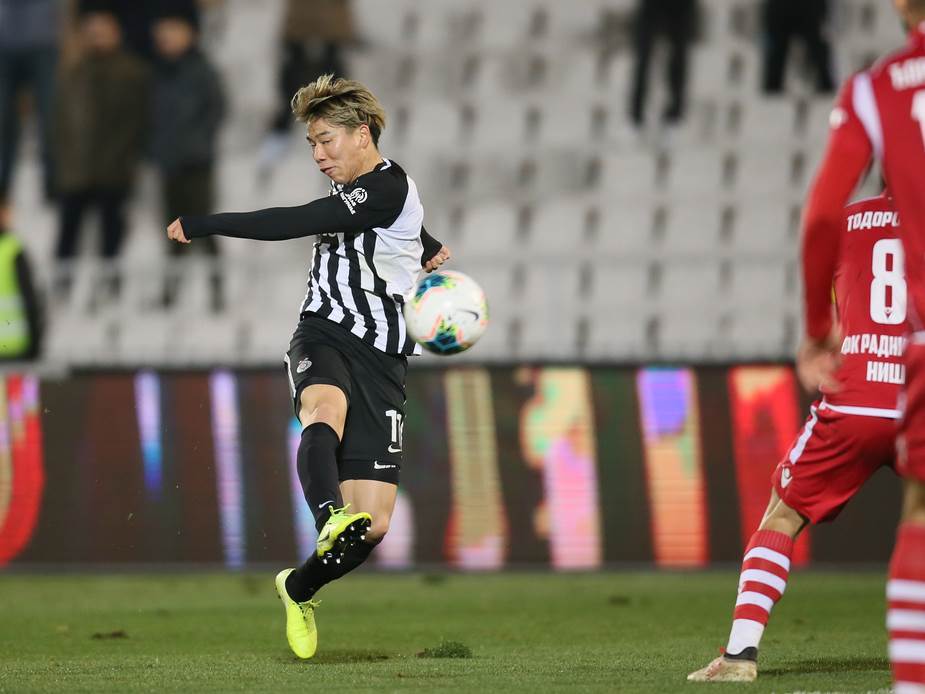  Takuma Asano: Partizan više NE igra timski! 