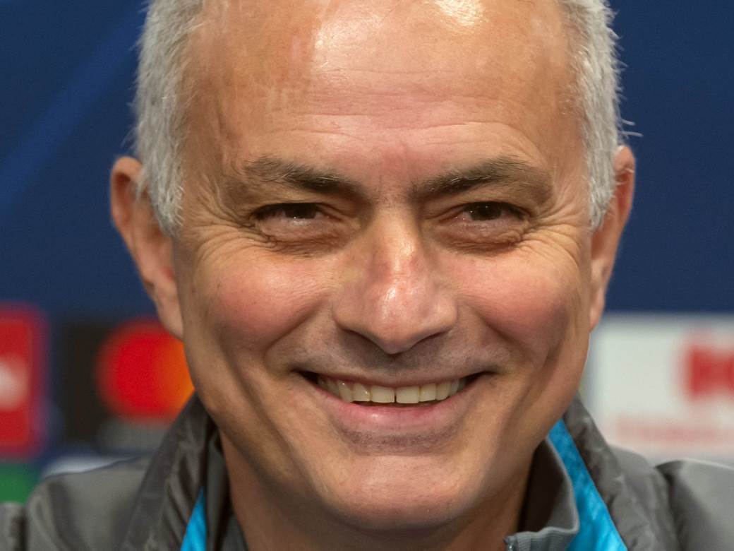  Zoze-Murinjo-trening-Totenhem-igraci-prekrsene-mjere-Vlada-Velike-Britanije 