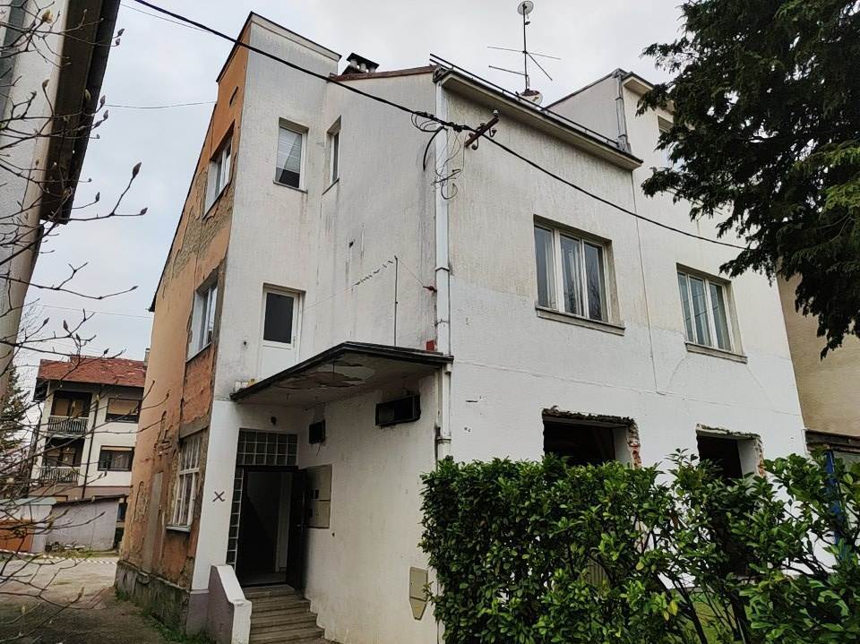  Banjalučanin izgubio život u padu sa zgrade 