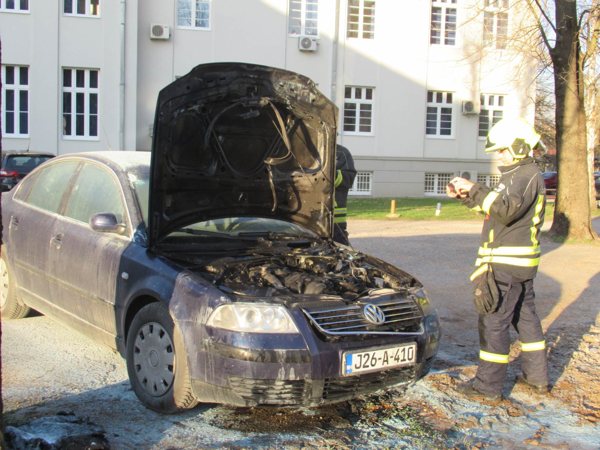  Zapalio se automobil kod Prirodno-matematičkog fakulteta u Banjaluci 