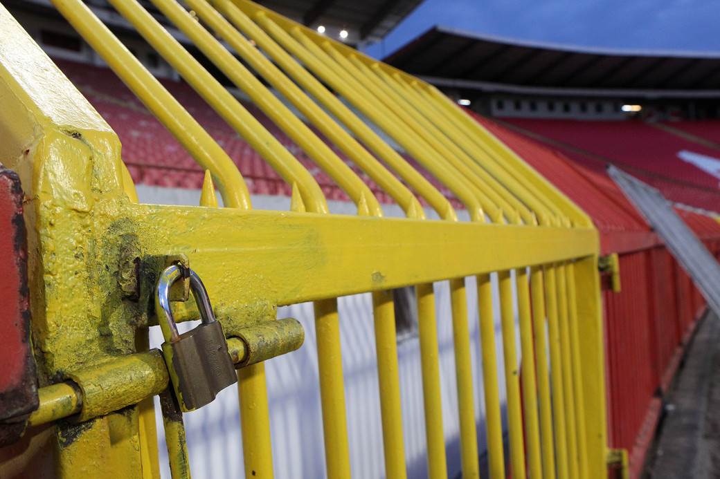  Zabranjena publika i na stadionima u Srbiji: Zvezda slavi u tišini! 