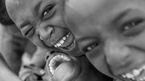  Najbizarnija zaraza ikada: Epidemija smijeha u Tanzaniji 1962! 