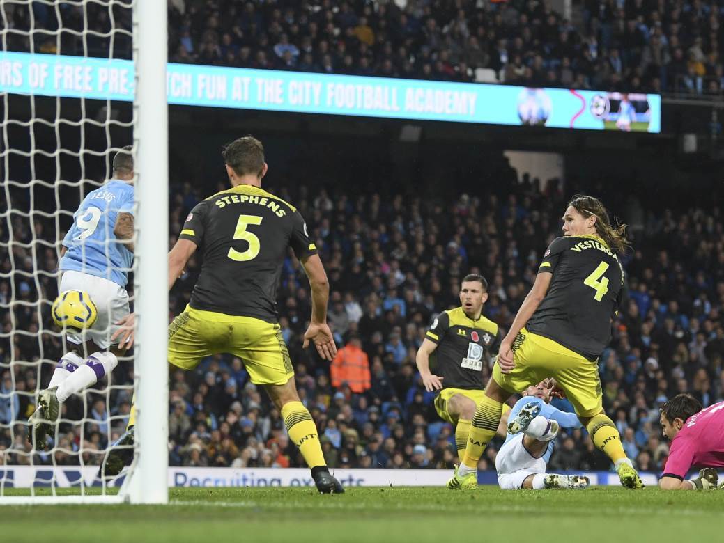  Premijer-liga-30.-kolo-Sautempton-Noric-Mancester-siti-tviter-profil-iks-oks 