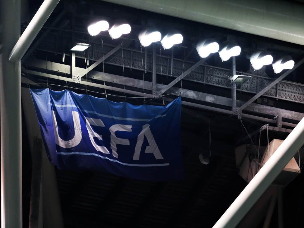  UEFA razmatra pravilo “Ko ima igrača pozitivnog na koronu gubi 3:0”?! 