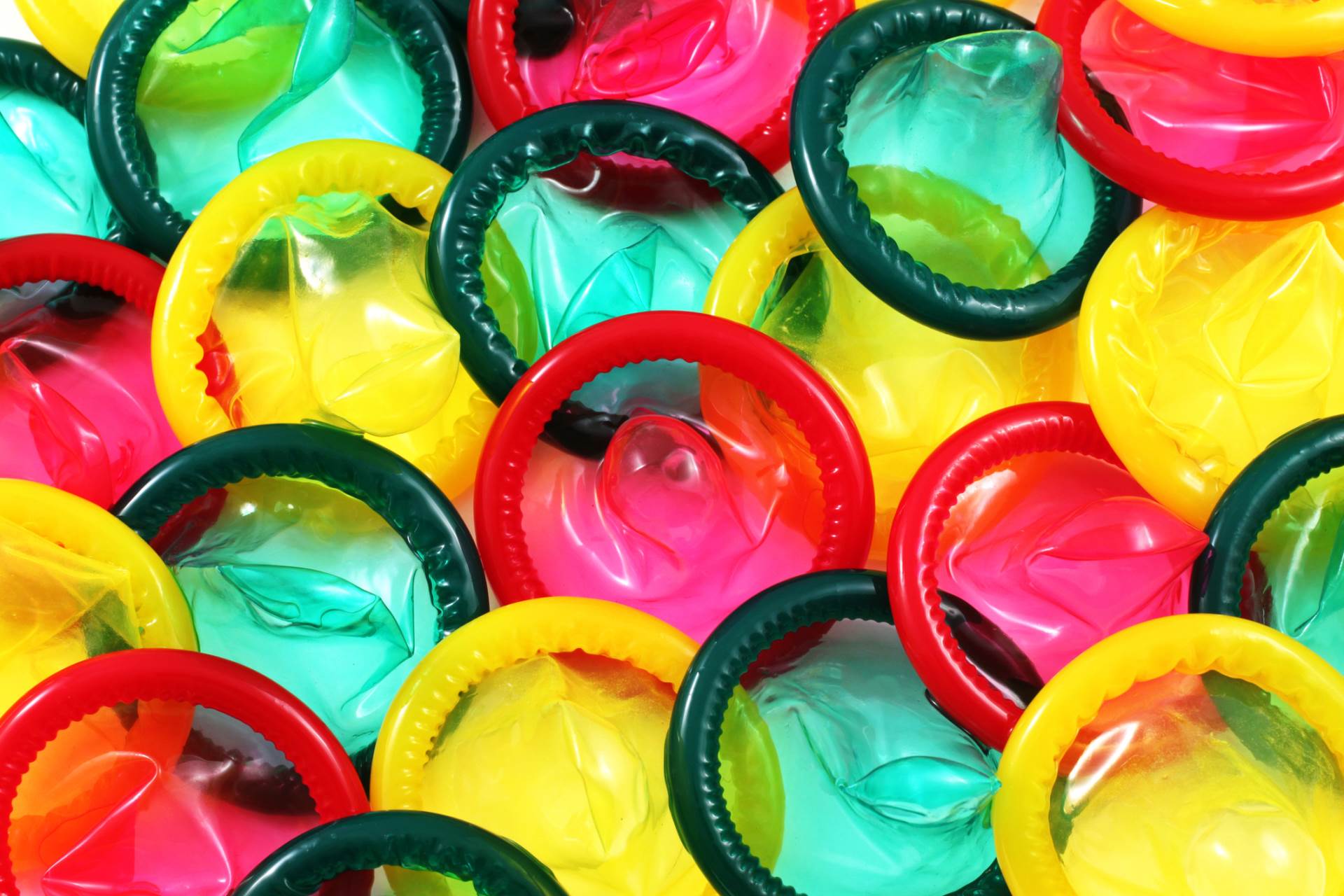  Bela kugo zbogom: Svetu preti nestašica kondoma 